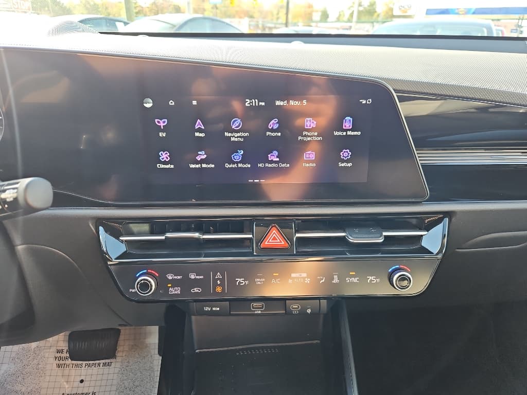 2023 Kia Niro EV view 8