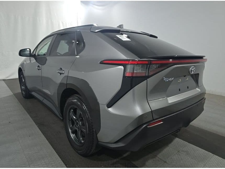 2023 Toyota bZ4X view 4