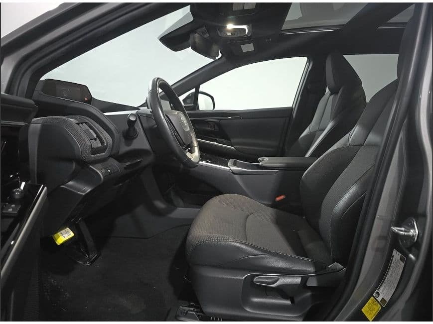 2023 Toyota bZ4X view 5
