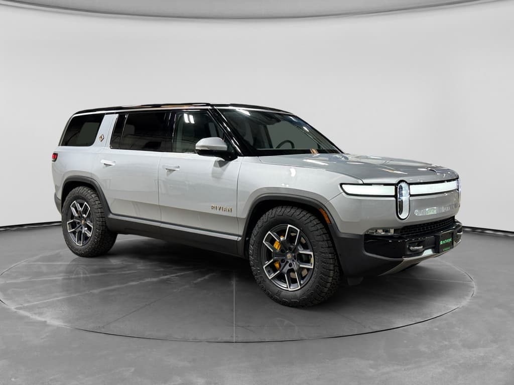 2023 Rivian R1S view 4