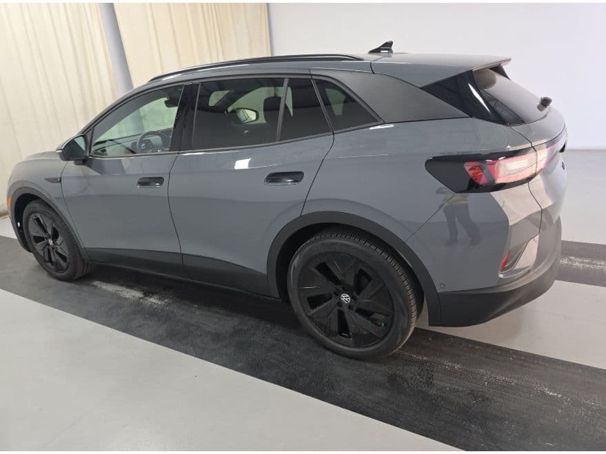 2025 Volkswagen ID.4 view 3