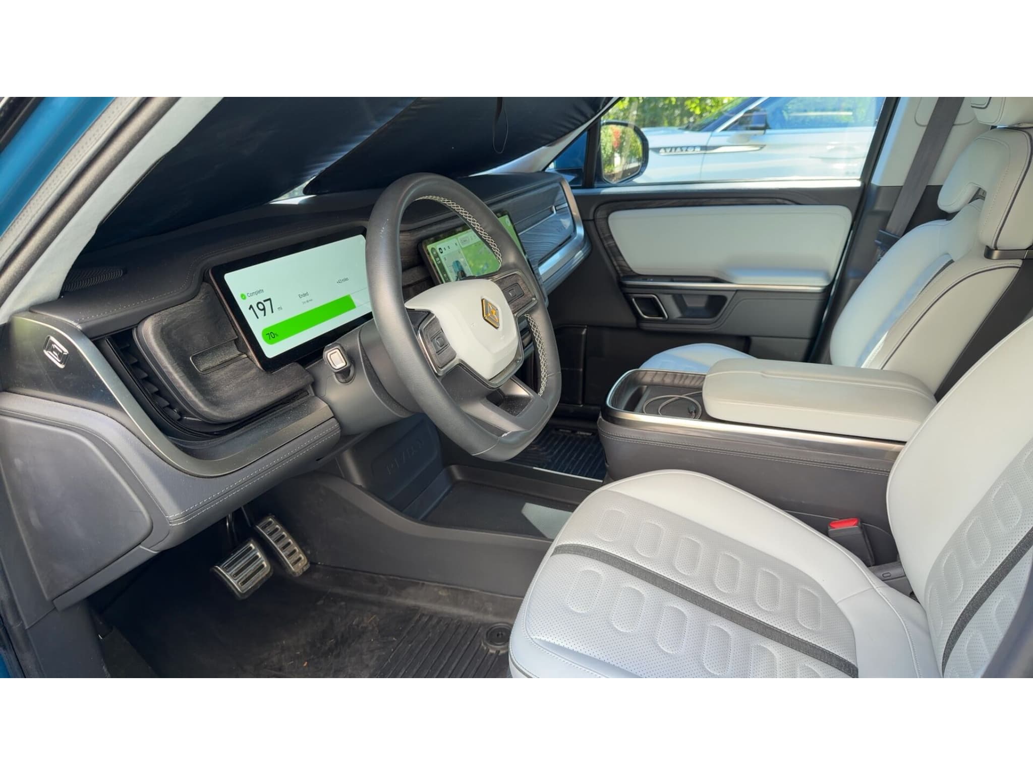 2022 Rivian R1T view 5