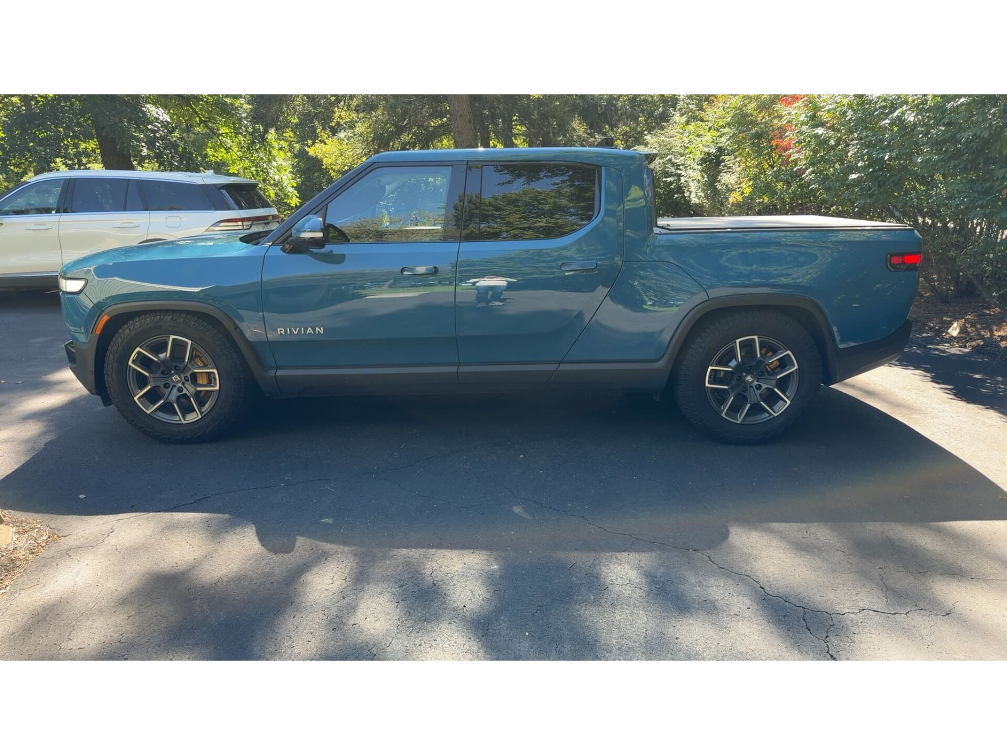 2022 Rivian R1T view 2