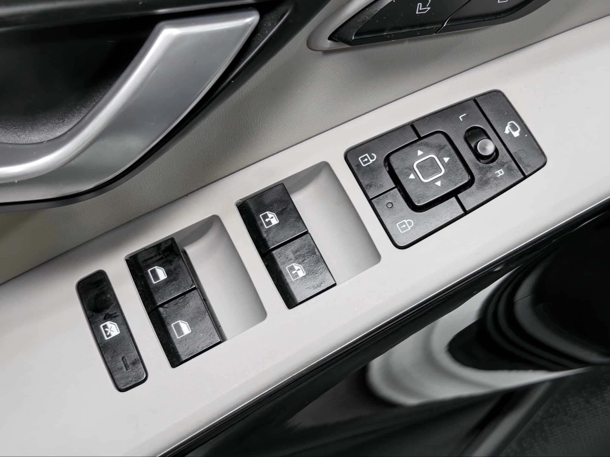 2023 Kia Niro EV view 7