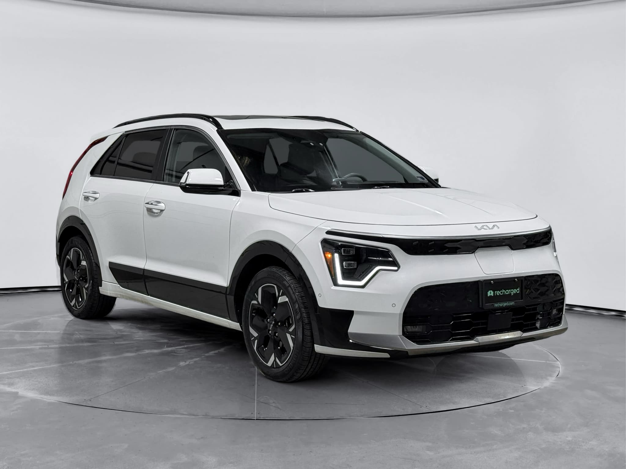 2023 Kia Niro EV view 4