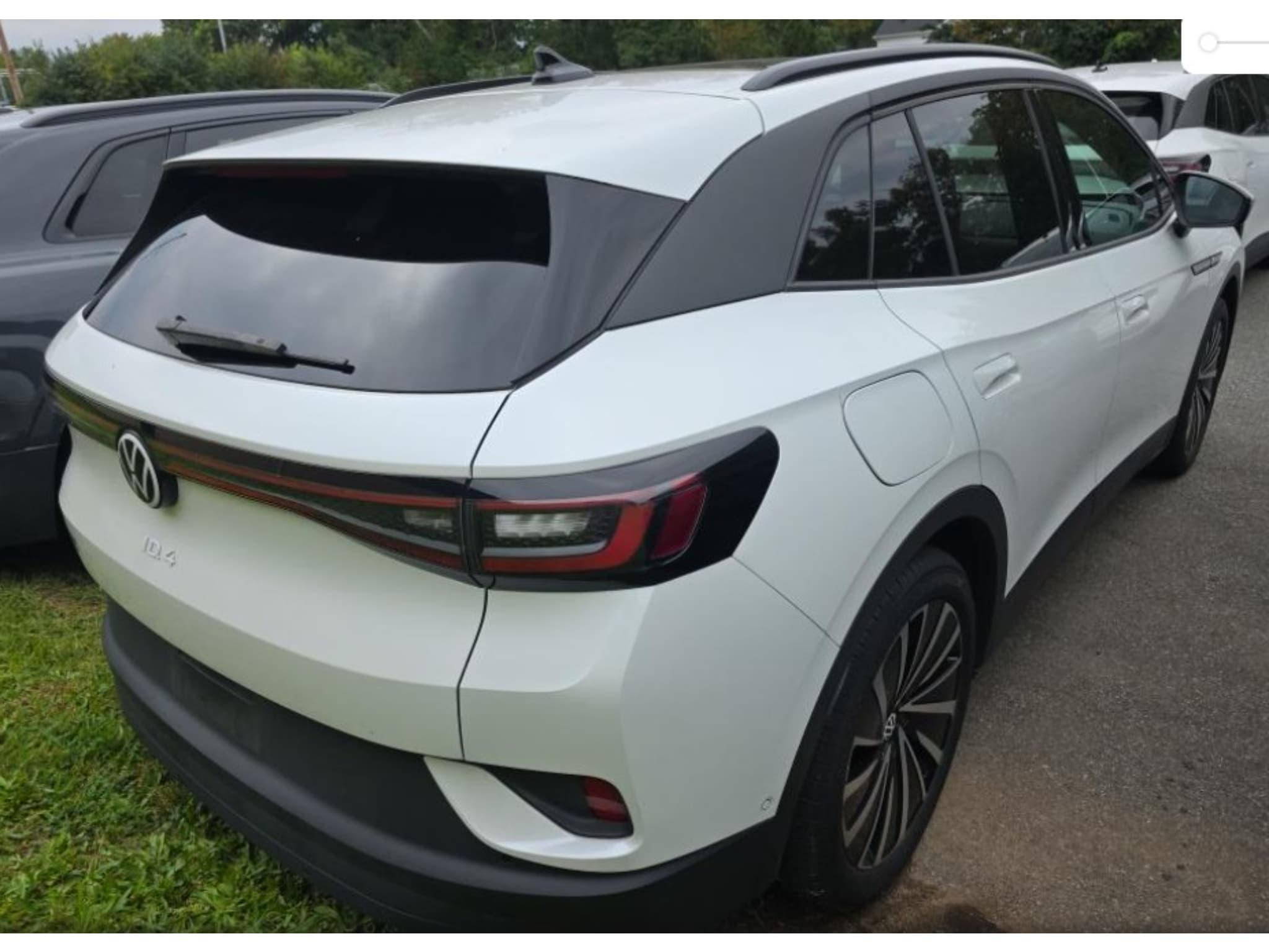 2024 Volkswagen ID.4 view 4