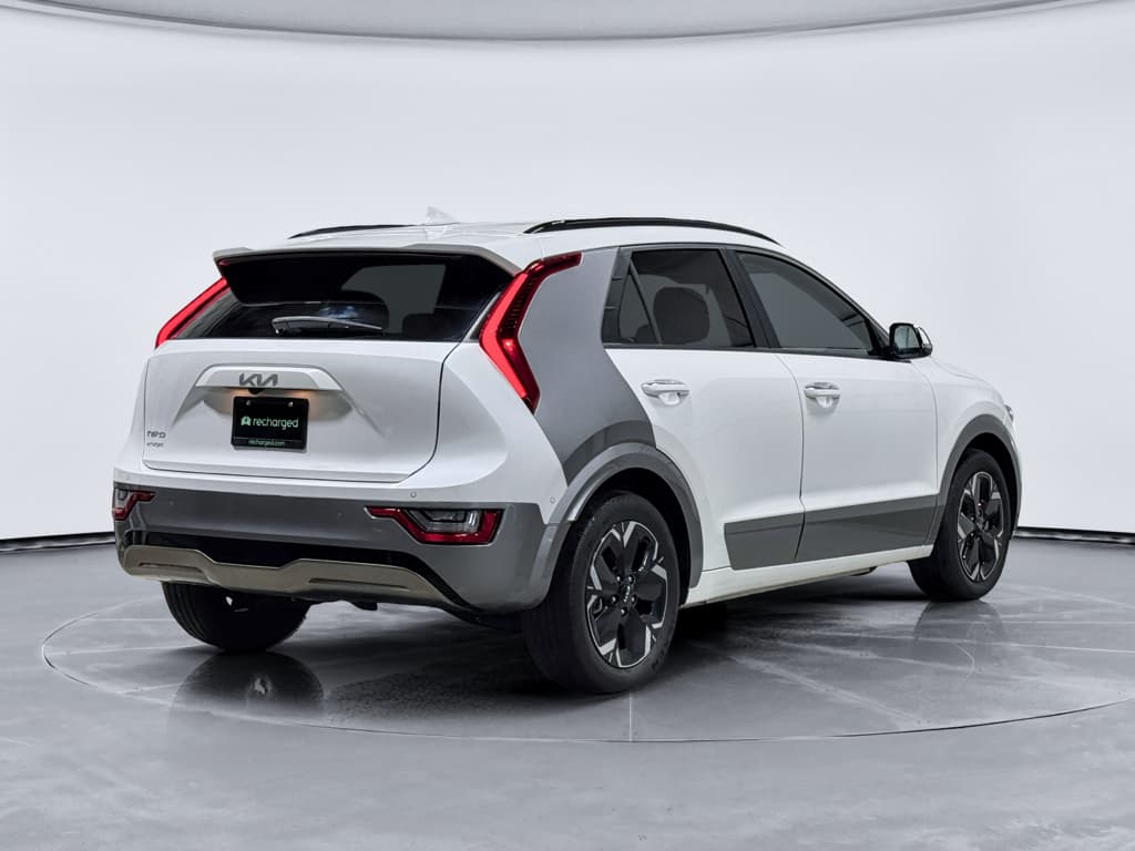 2023 Kia Niro EV view 3