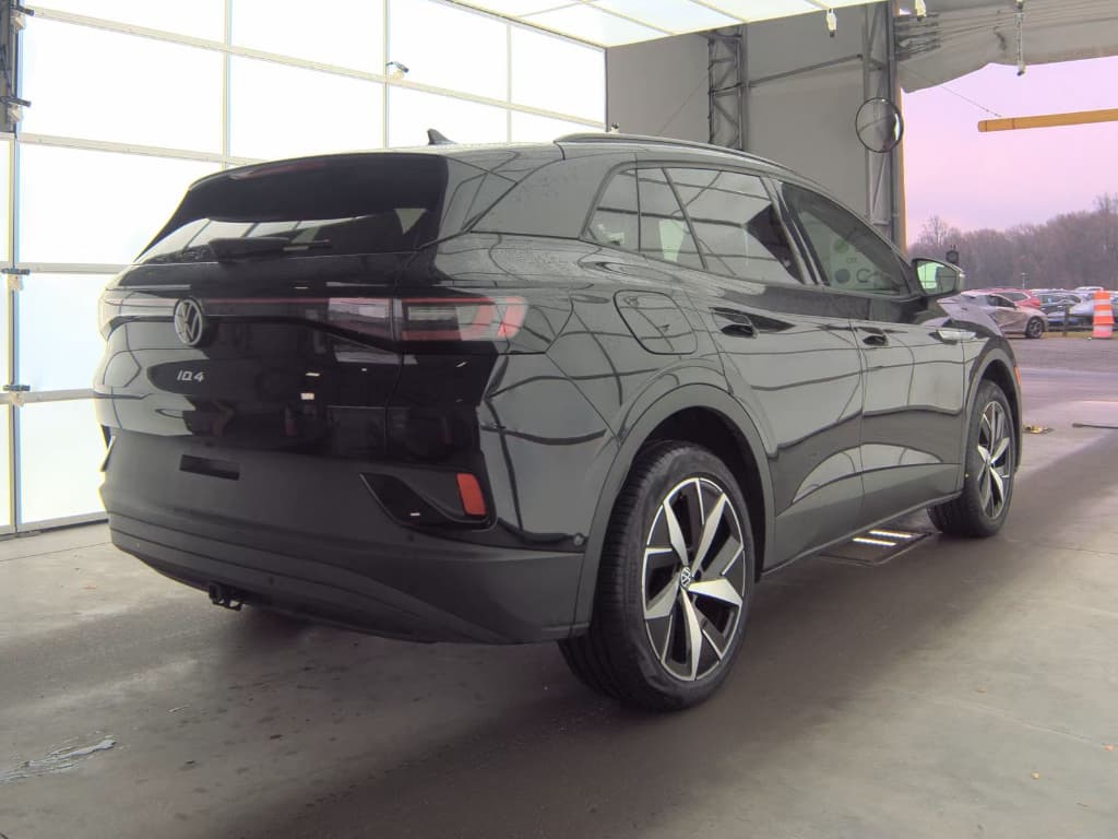 2024 Volkswagen ID.4 view 3
