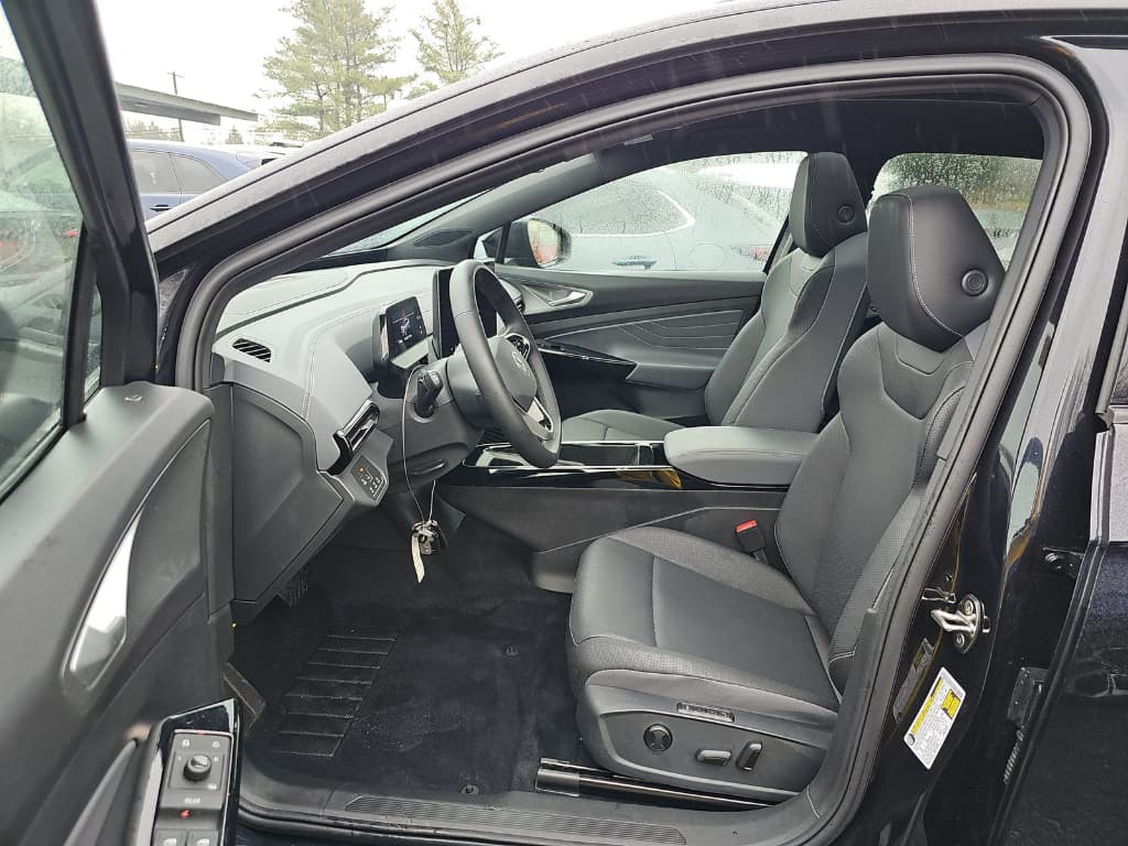 2024 Volkswagen ID.4 view 5