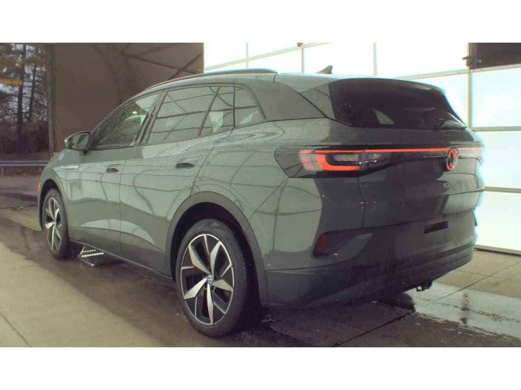 2024 Volkswagen ID.4 view 4