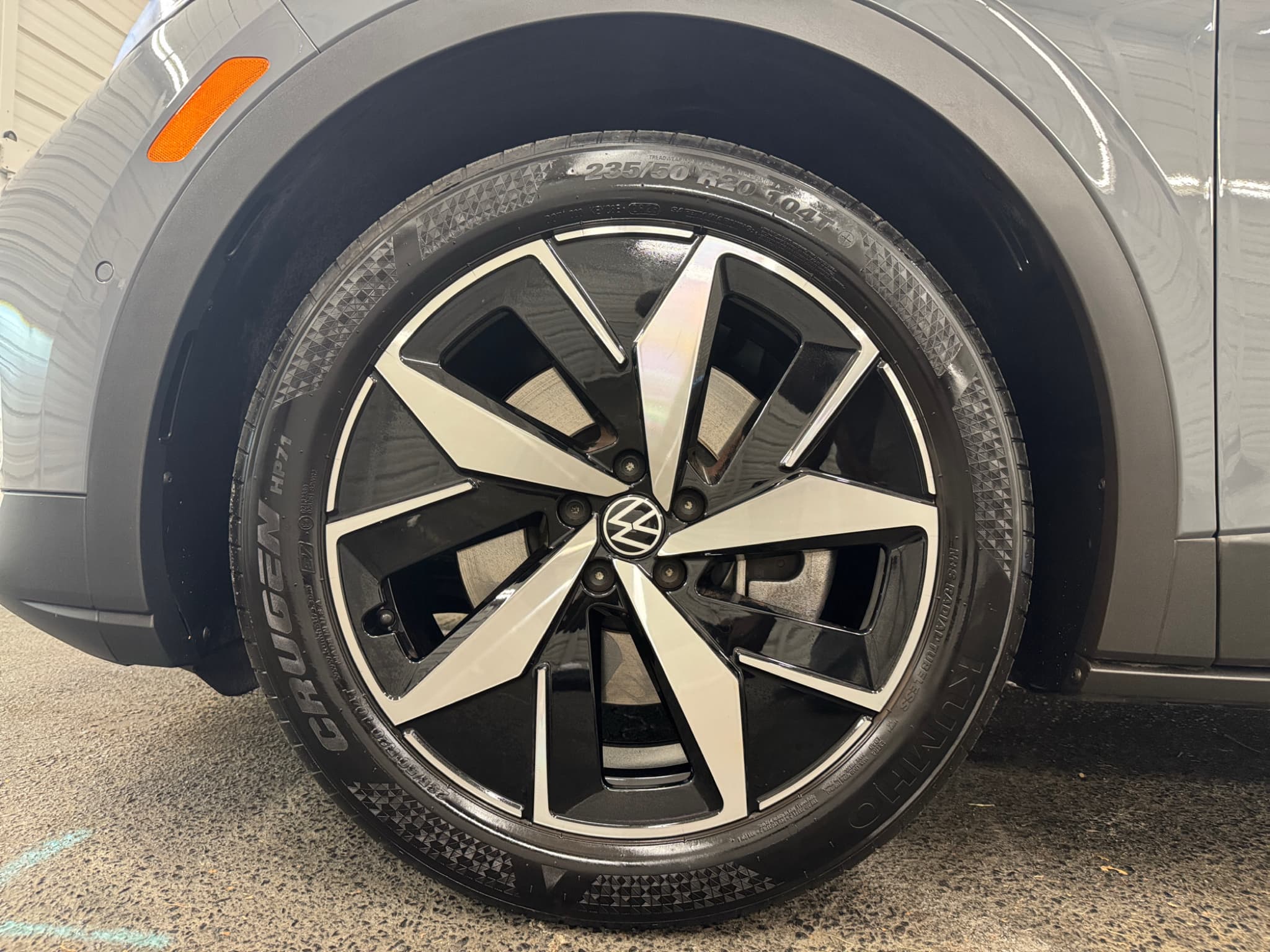 2025 Volkswagen ID.4 view 6