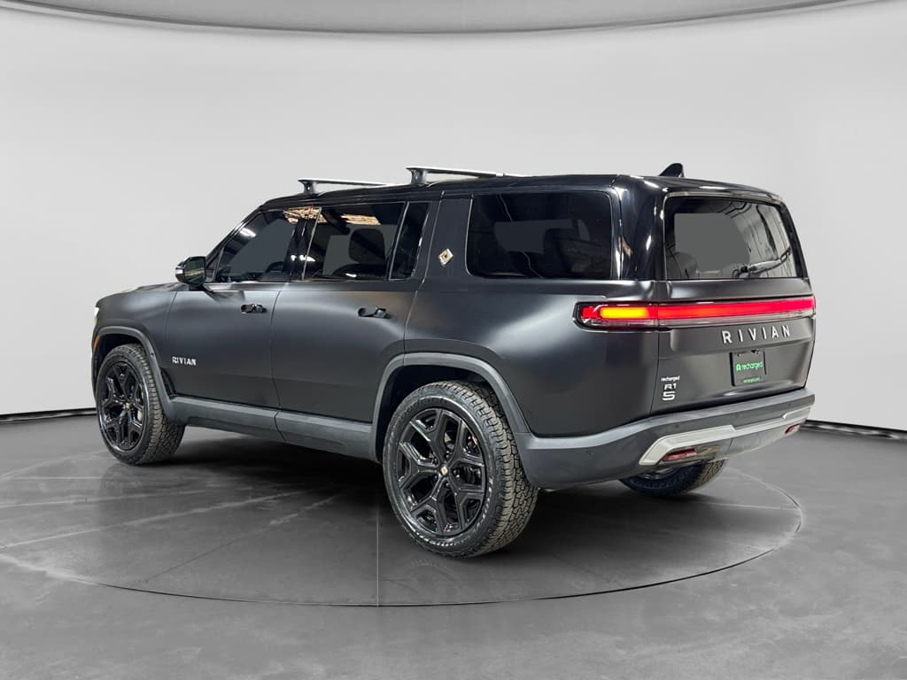 2023 Rivian R1S view 2