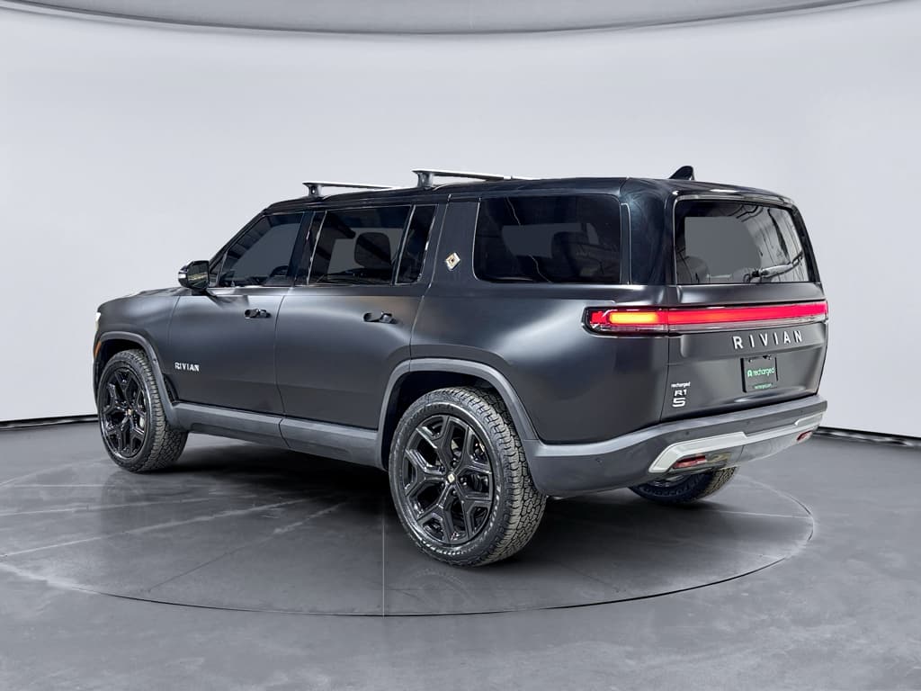 2023 Rivian R1S view 2