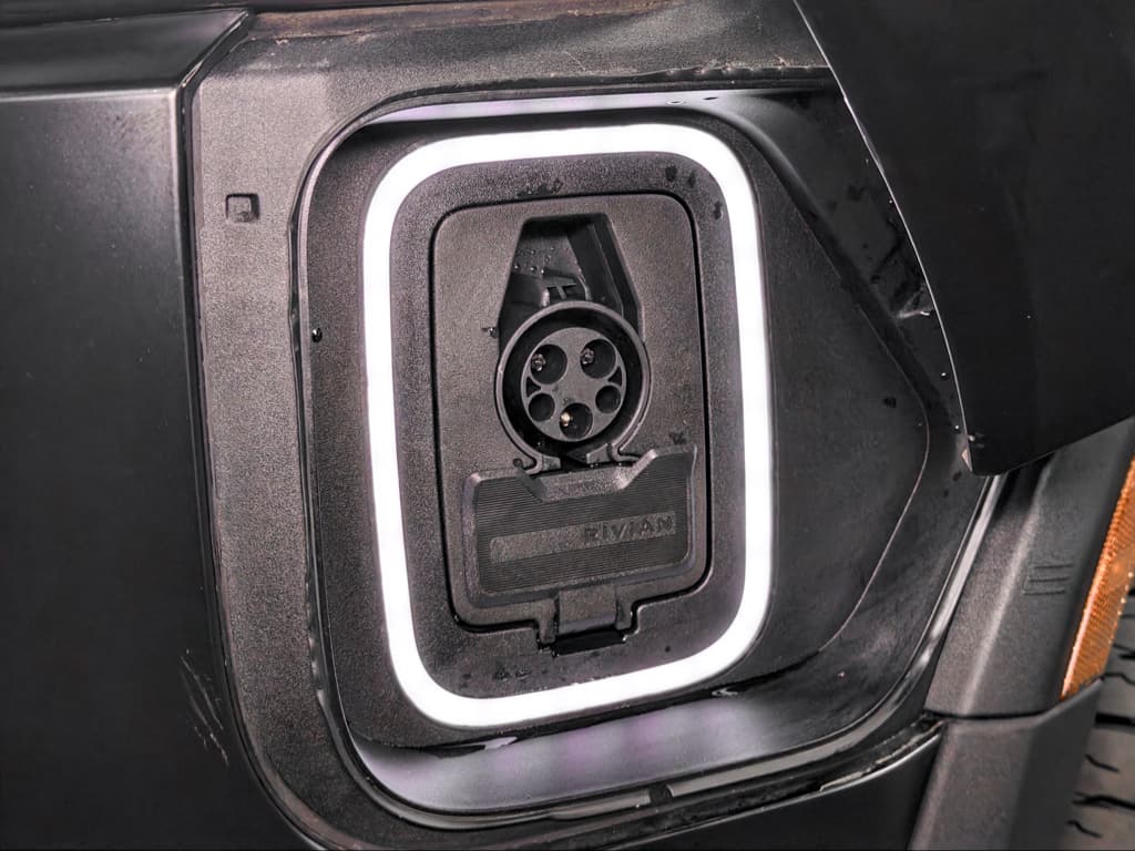 2023 Rivian R1S view 5