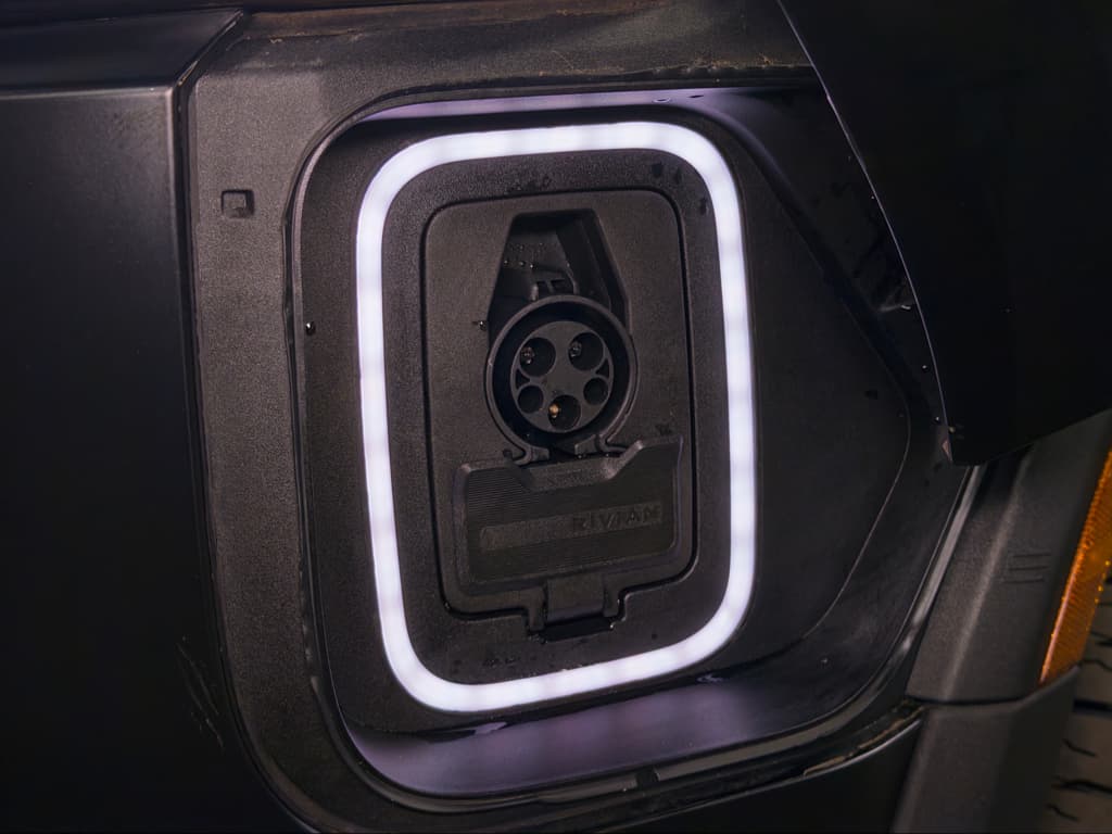 2023 Rivian R1S view 5