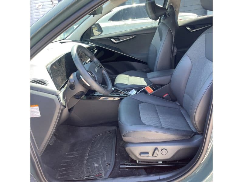 2023 Kia Niro EV view 5