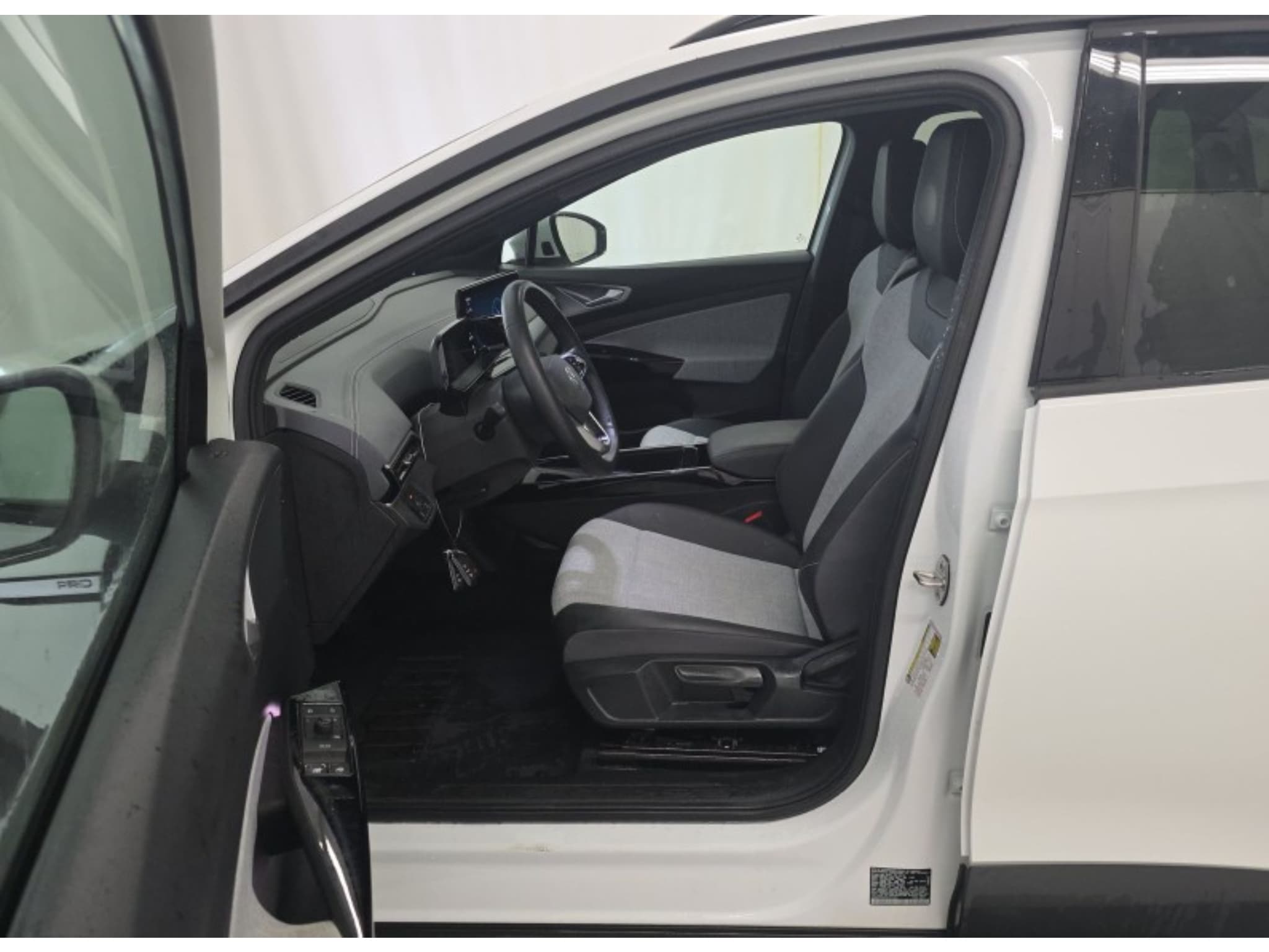 2023 Volkswagen ID.4 view 5