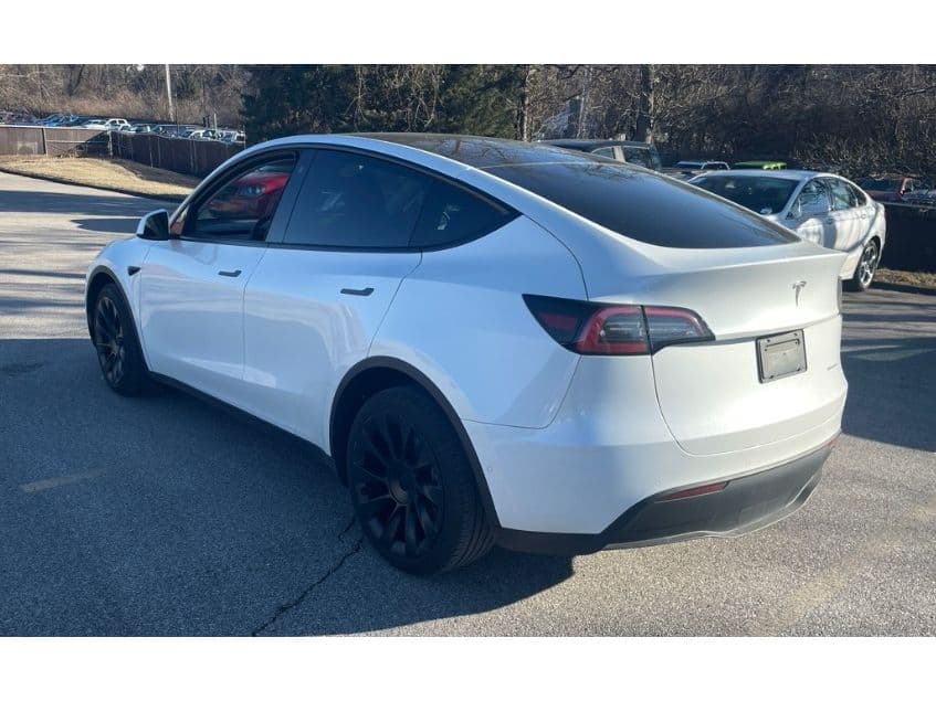 2022 Tesla Model Y view 4