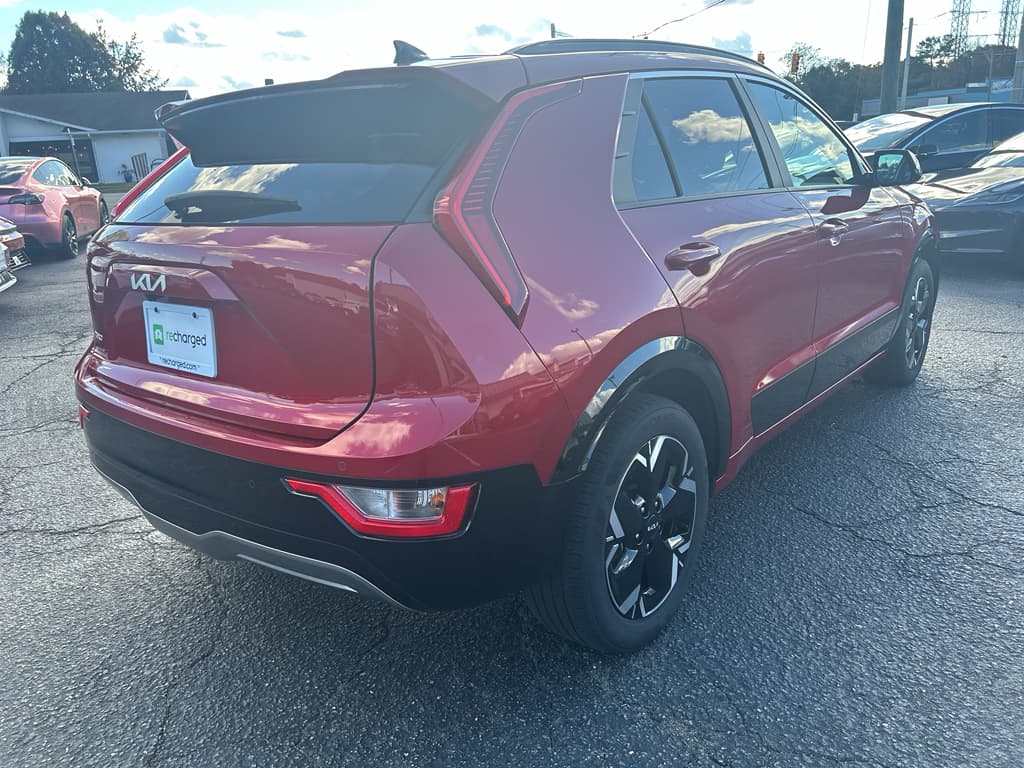 2023 Kia Niro EV view 3