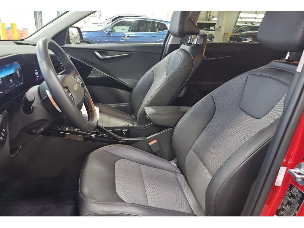 2023 Kia Niro EV view 5