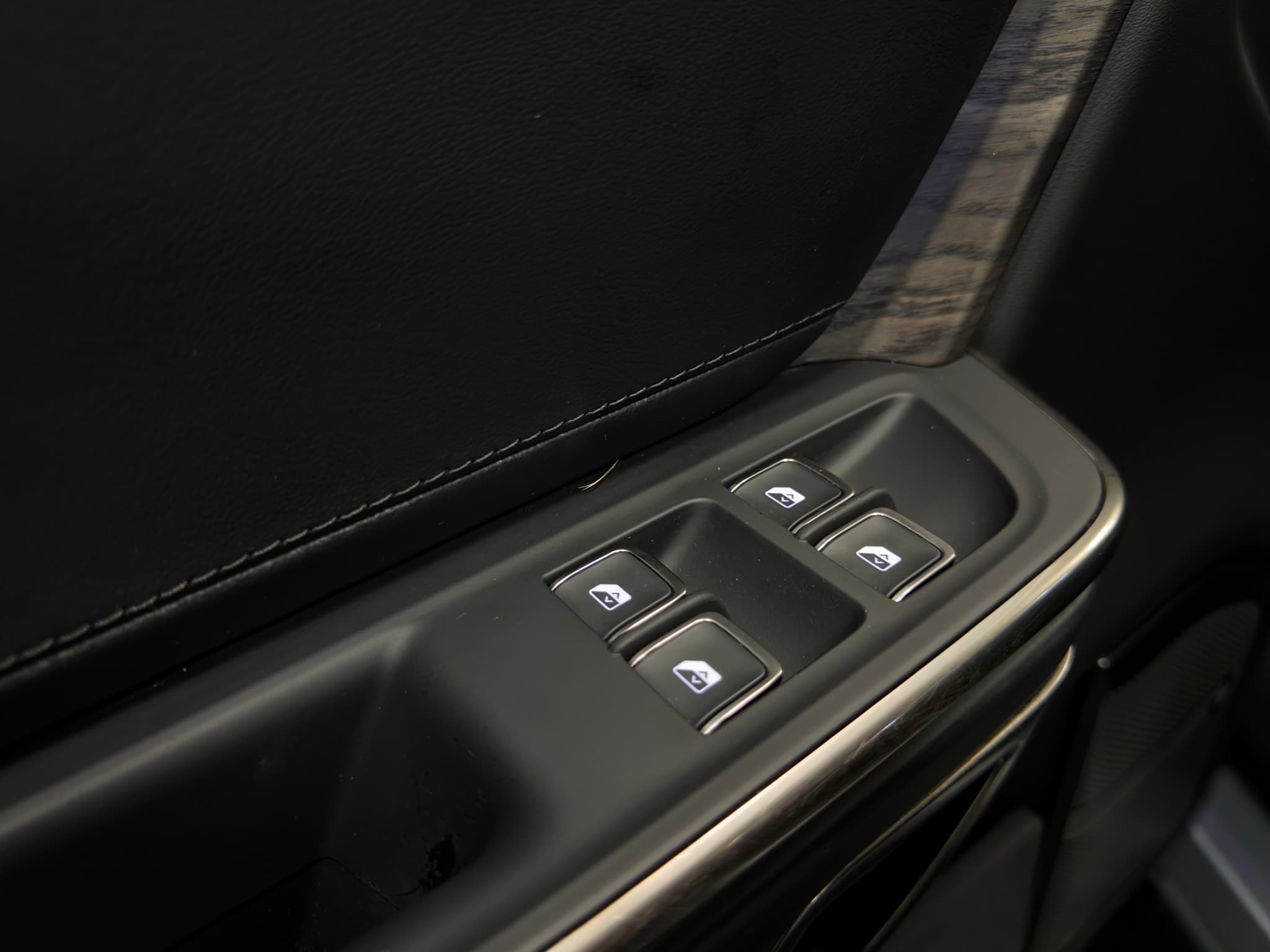 2023 Rivian R1T view 7