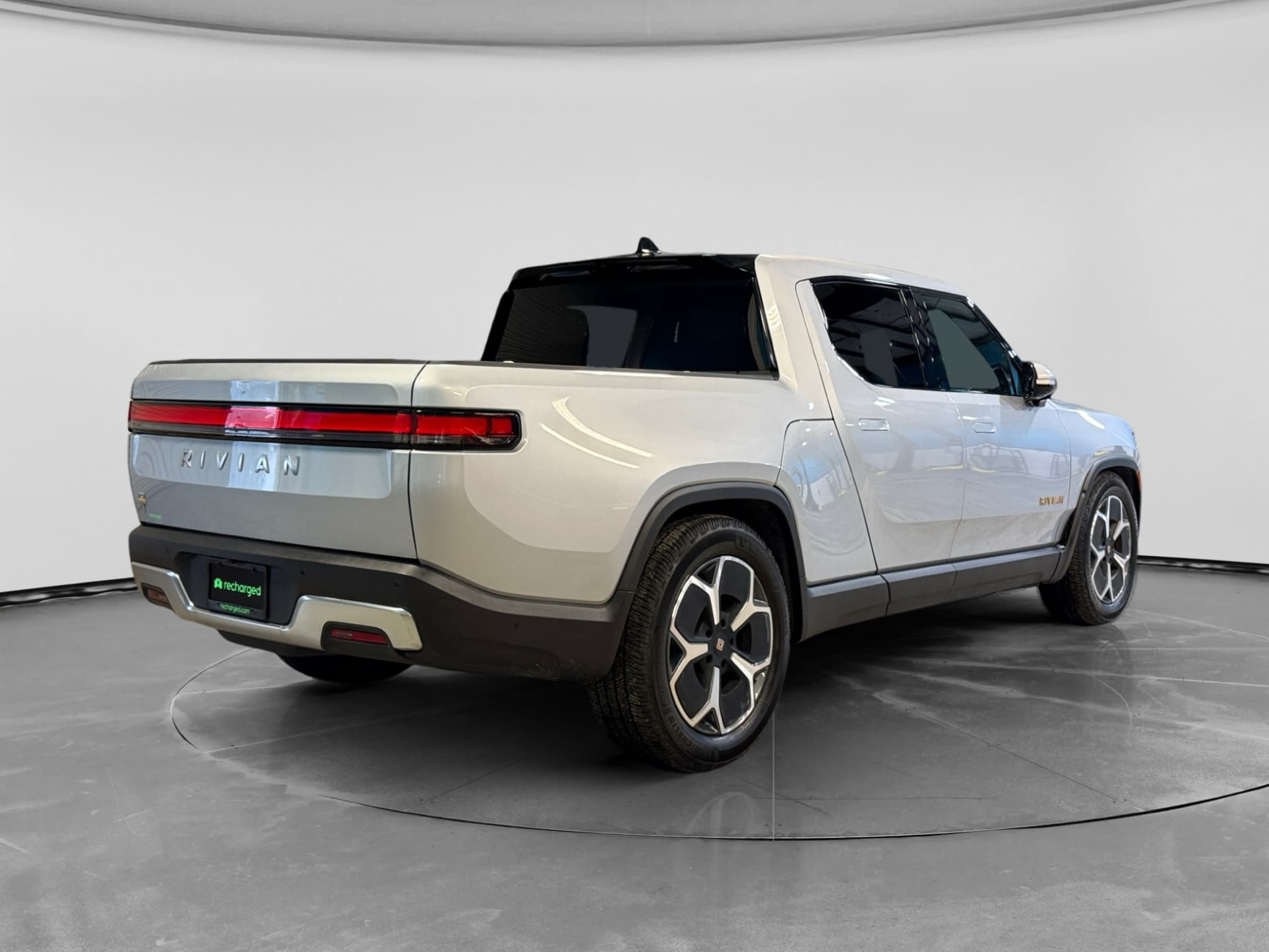 2023 Rivian R1T view 3