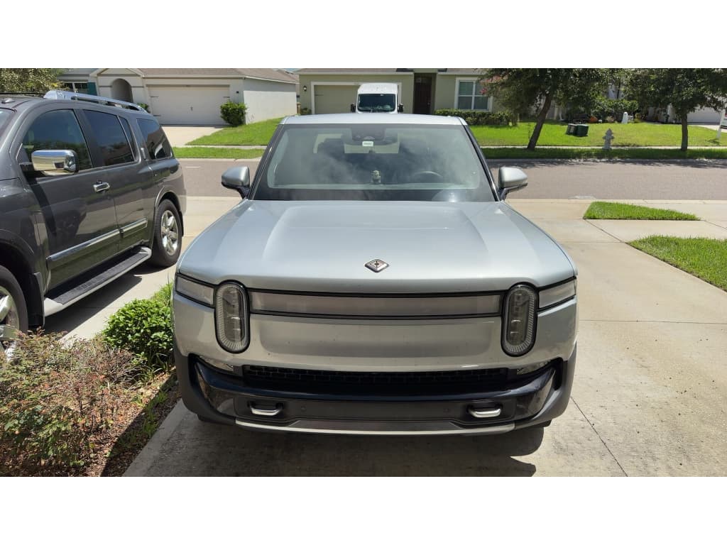 2023 Rivian R1T view 4