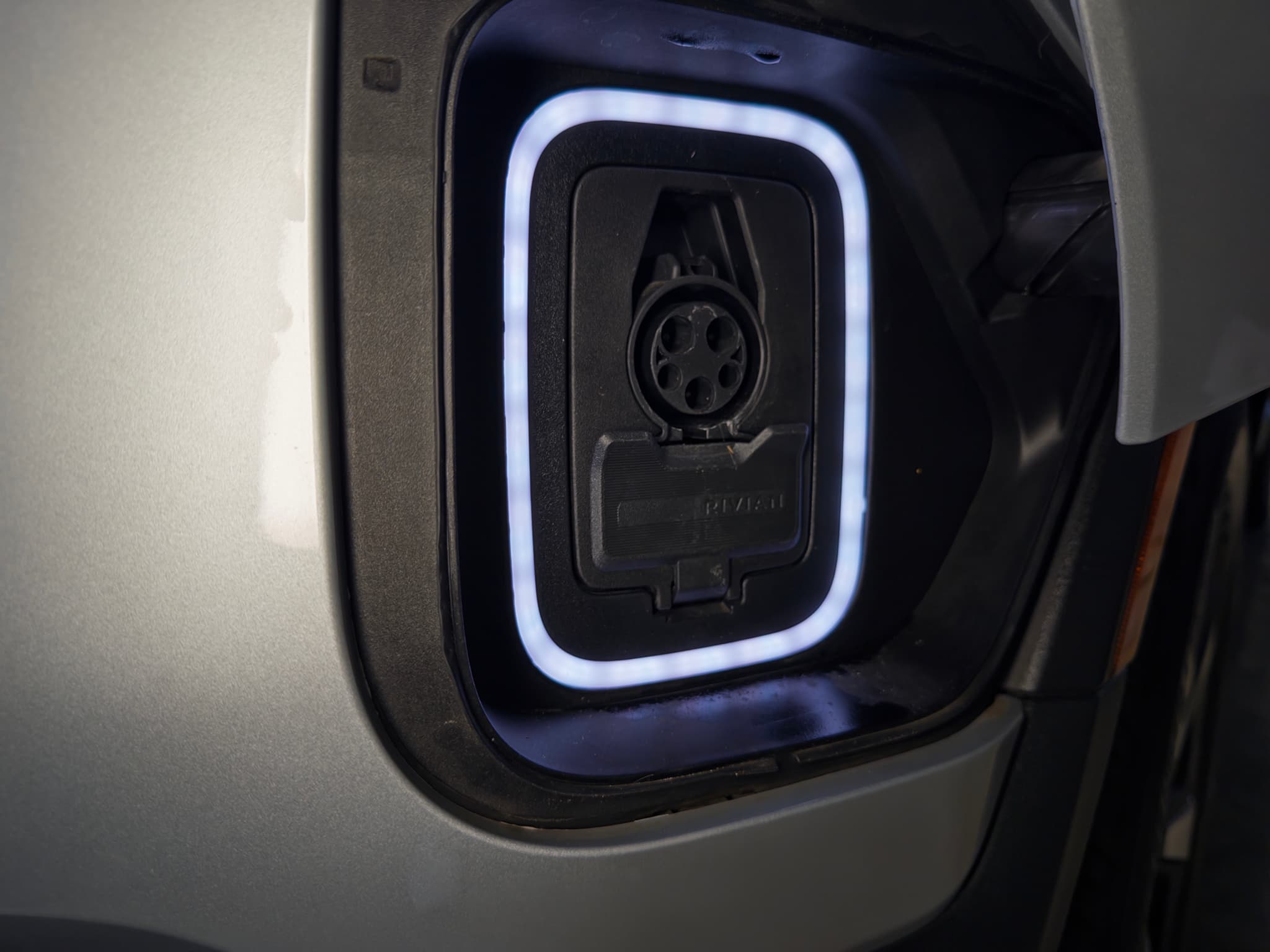 2023 Rivian R1T view 5
