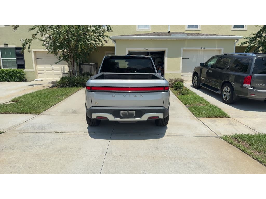 2023 Rivian R1T view 6
