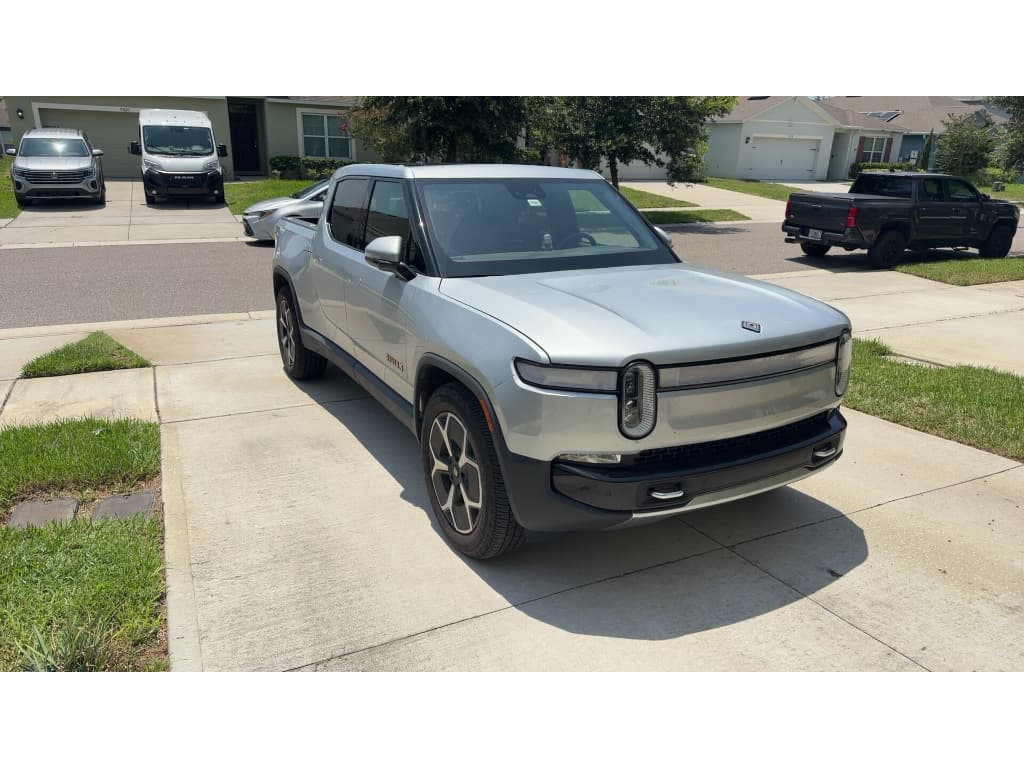2023 Rivian R1T view 5