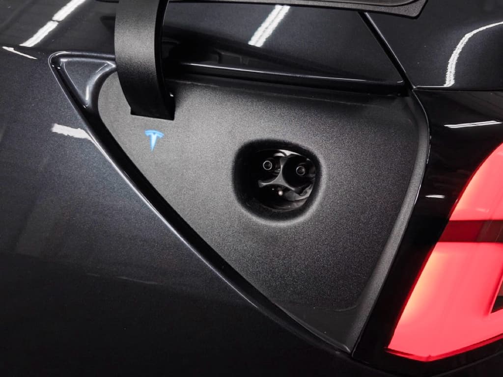 2025 Tesla Model 3 view 5
