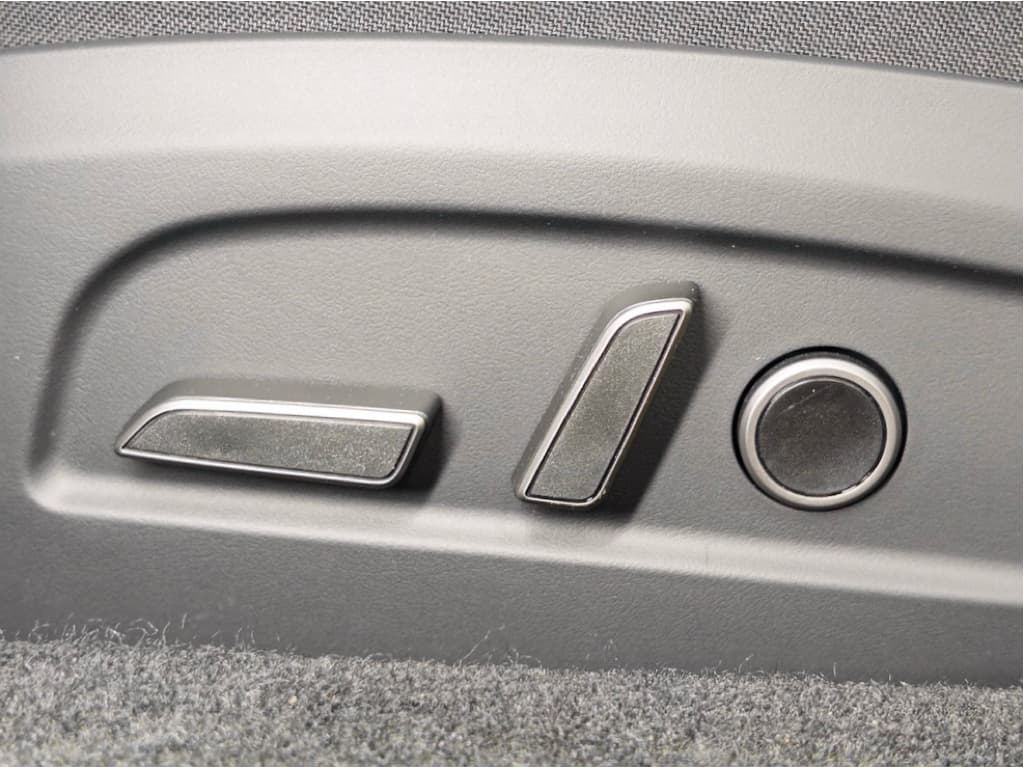 2025 Tesla Model 3 view 7