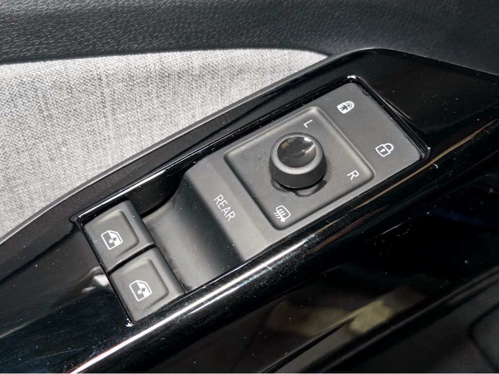 2023 Volkswagen ID.4 view 7