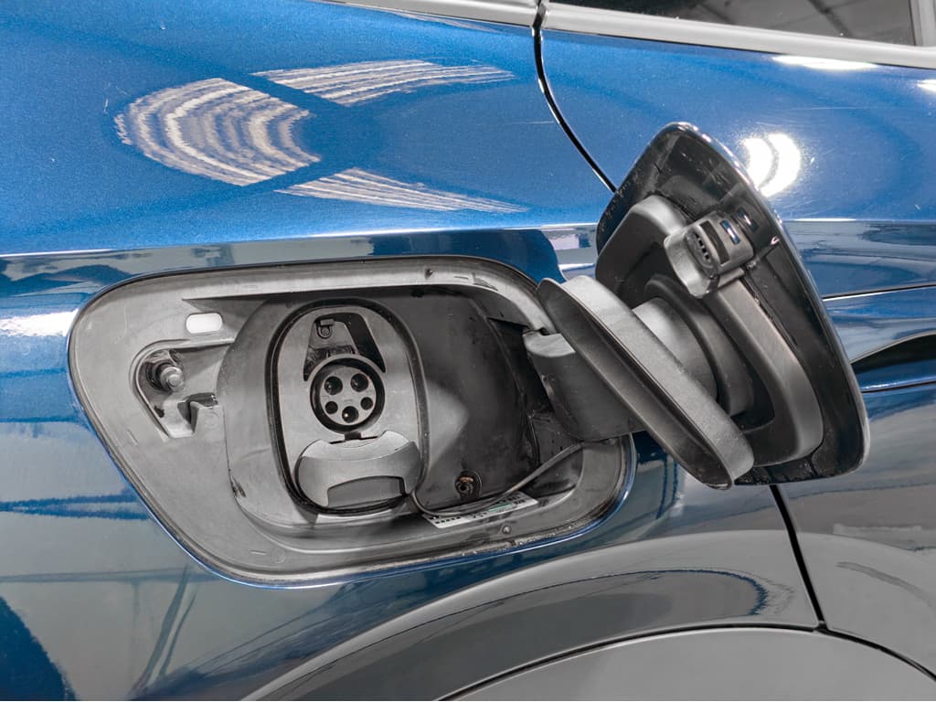 2023 Volkswagen ID.4 view 5