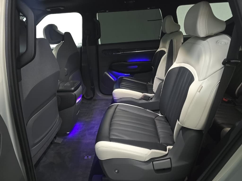 2024 Kia EV9 view 6