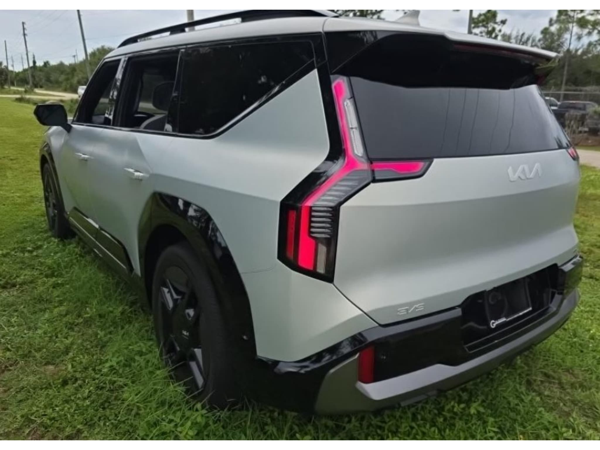 2024 Kia EV9 view 3