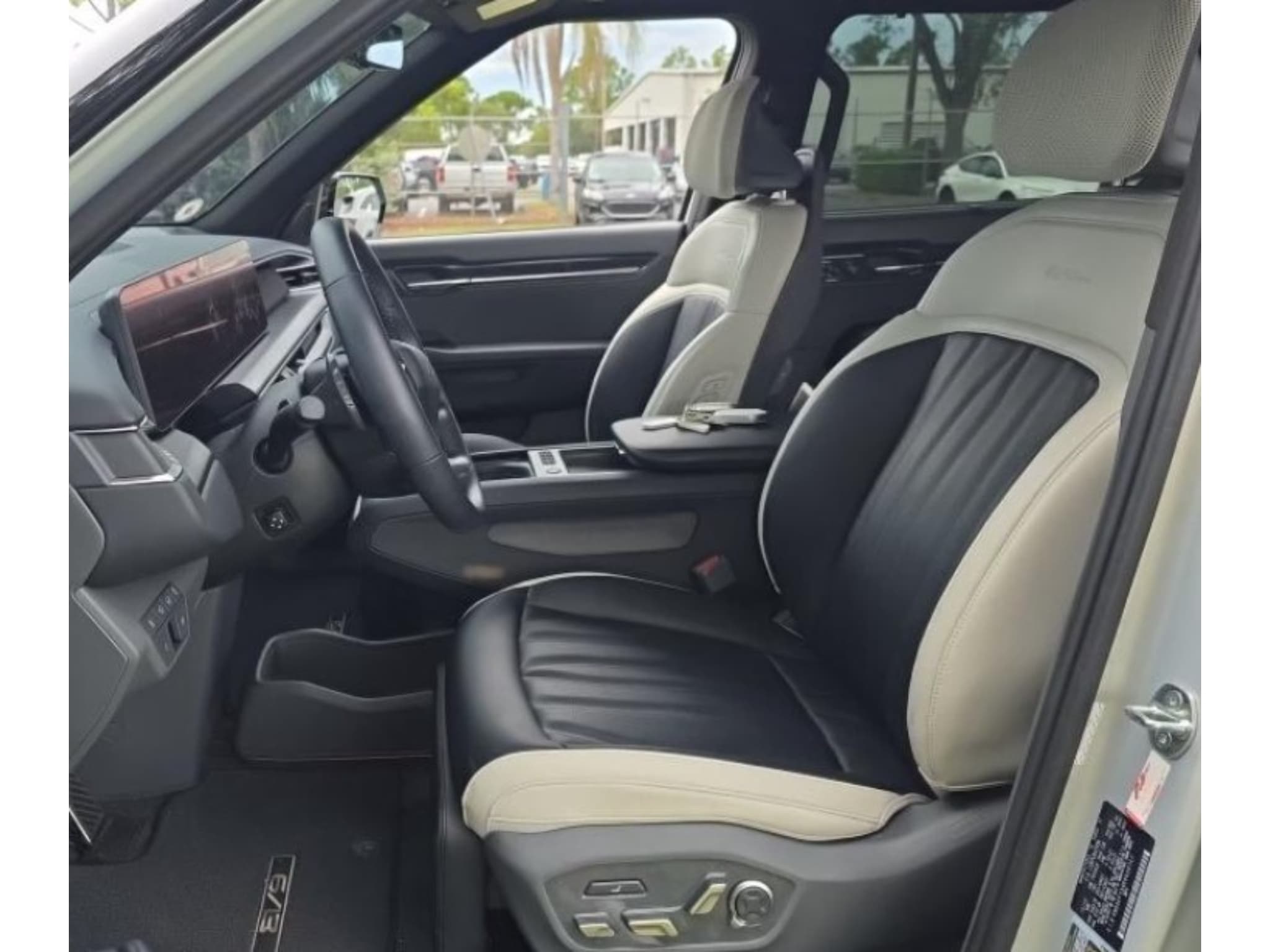 2024 Kia EV9 view 5