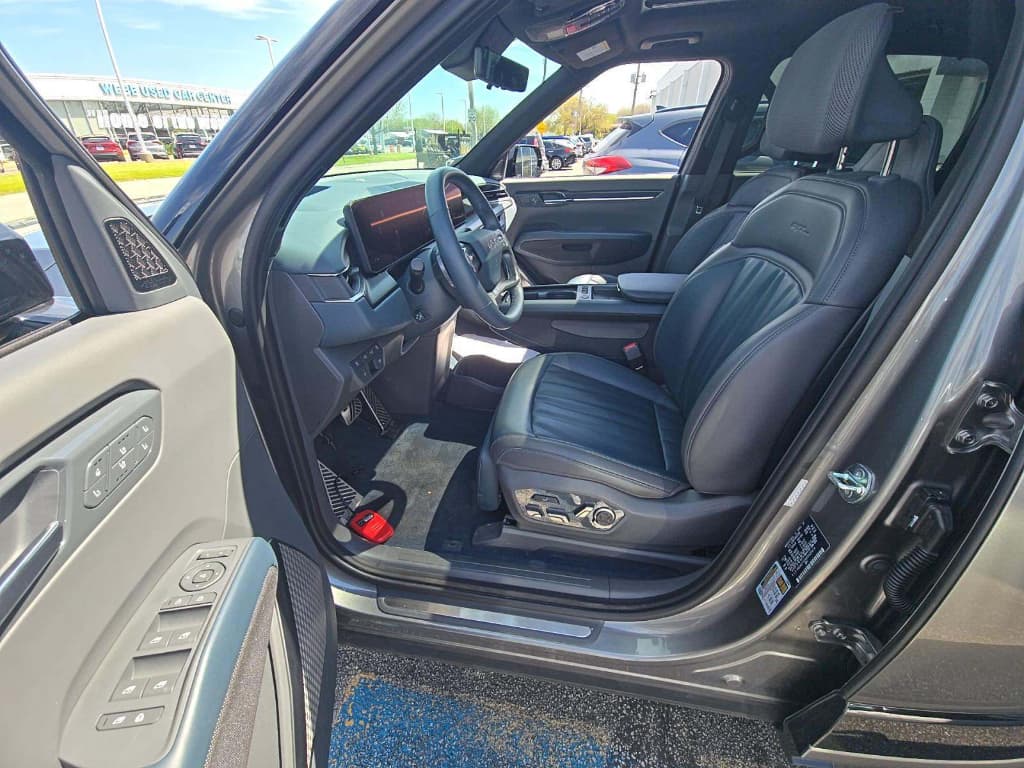 2024 Kia EV9 view 2
