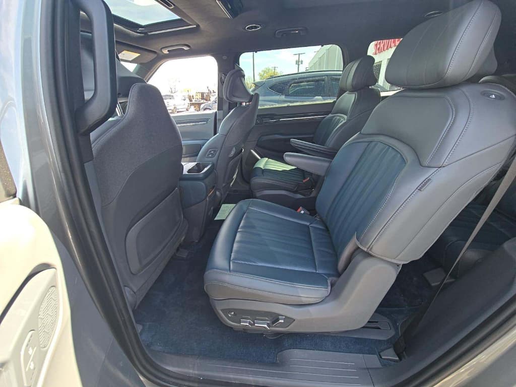 2024 Kia EV9 view 3
