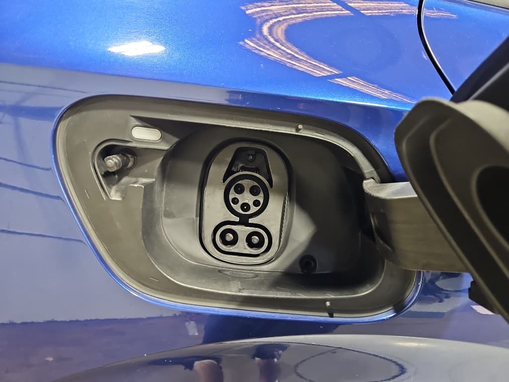 2021 Volkswagen ID.4 view 5