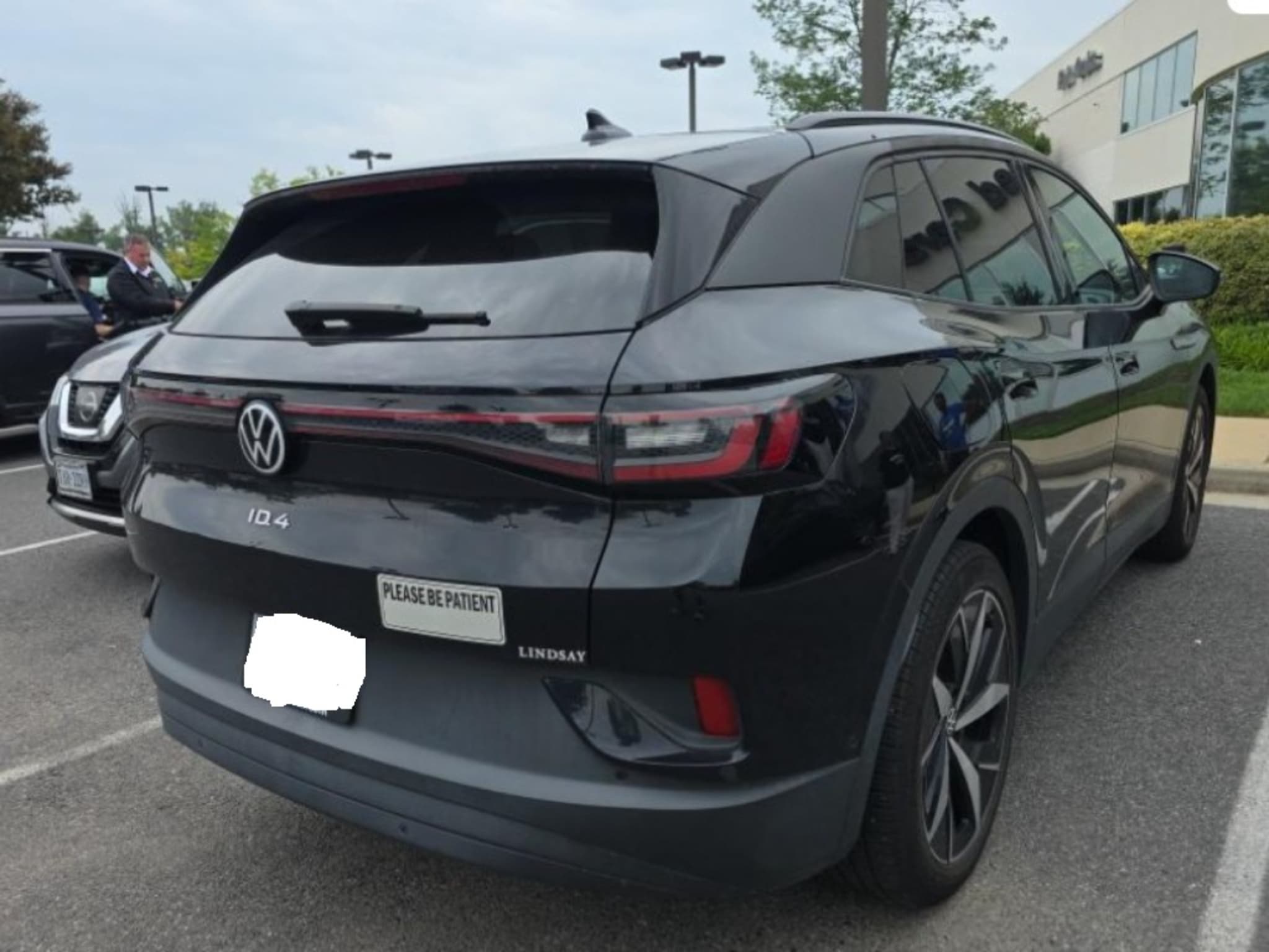 2023 Volkswagen ID.4 view 4