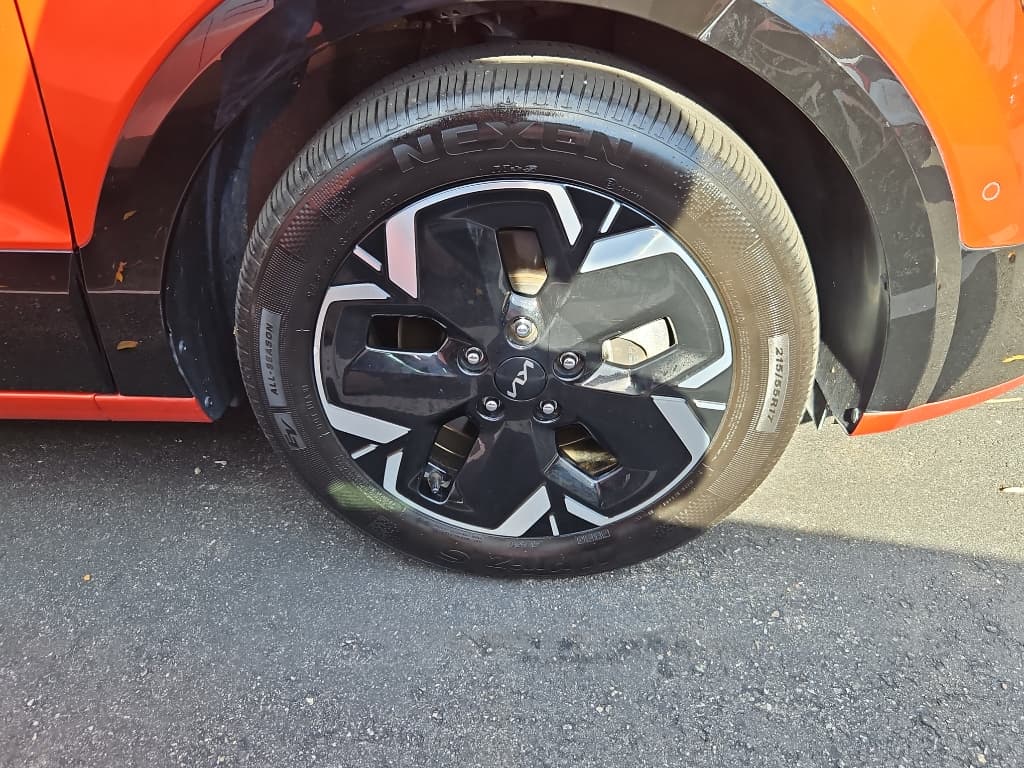 2023 Kia Niro EV view 32