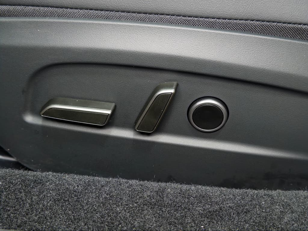 2025 Tesla Model 3 view 7