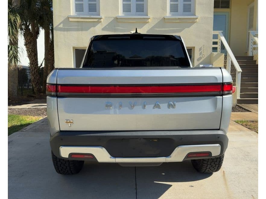 2023 Rivian R1T view 4