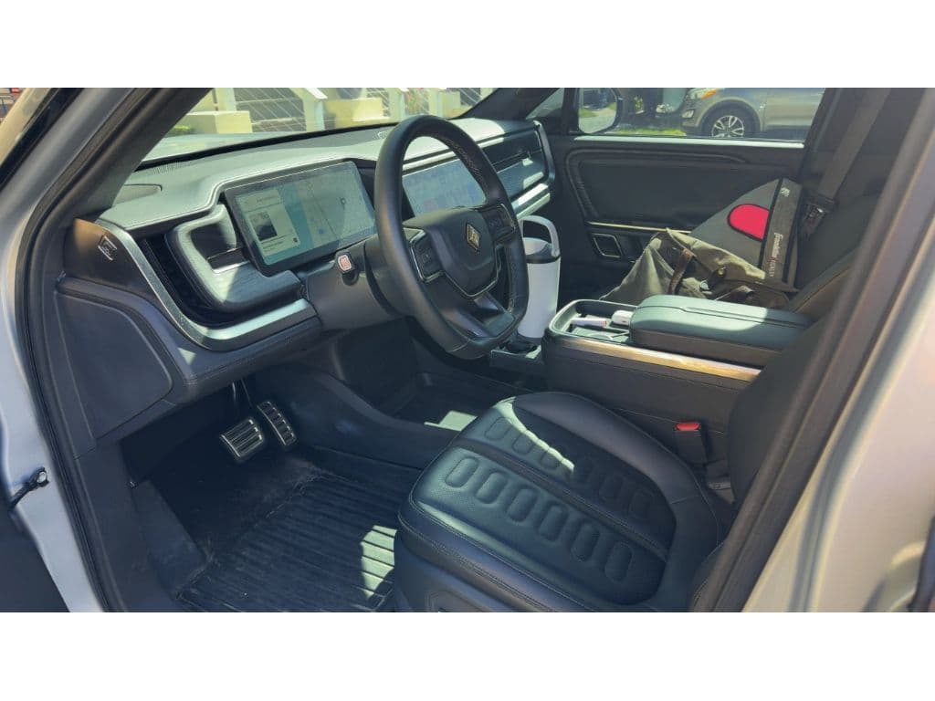 2023 Rivian R1T view 5