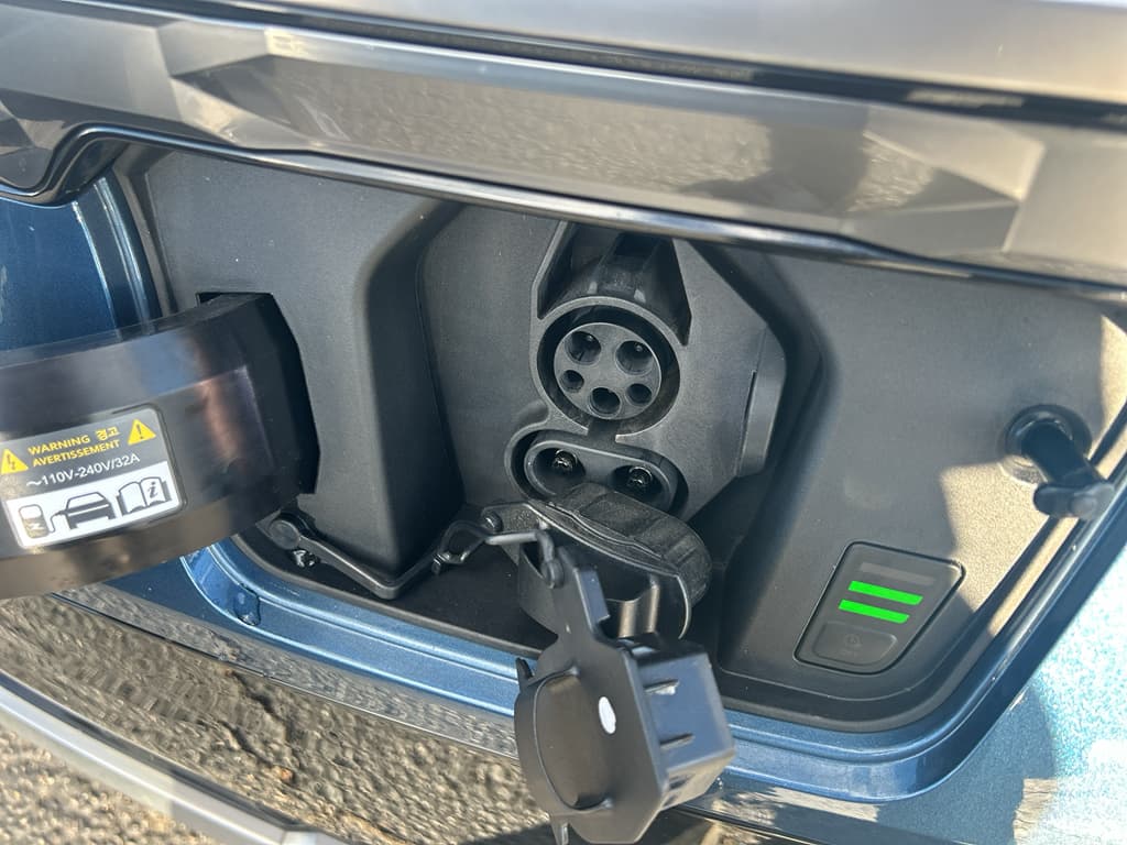 2023 Kia Niro EV view 5