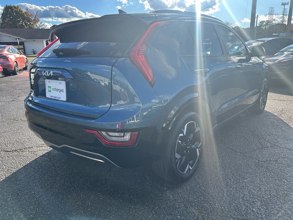 2023 Kia Niro EV view 3