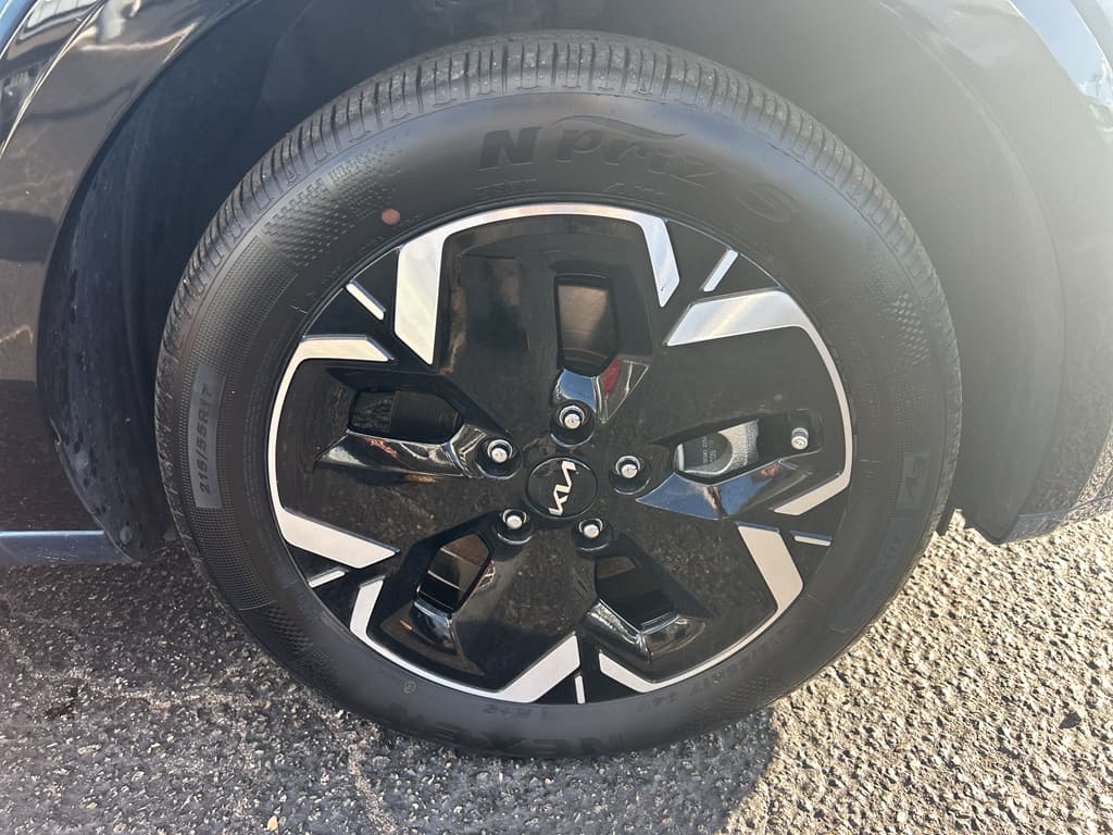 2023 Kia Niro EV view 25