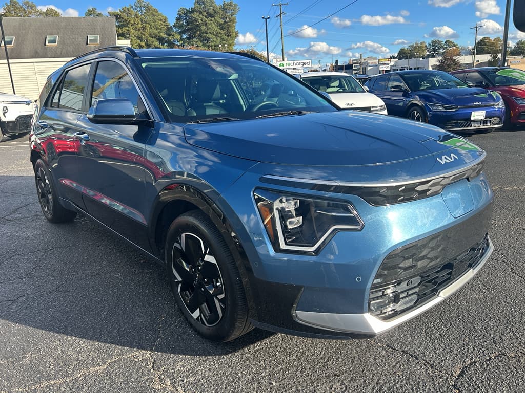 2023 Kia Niro EV view 4