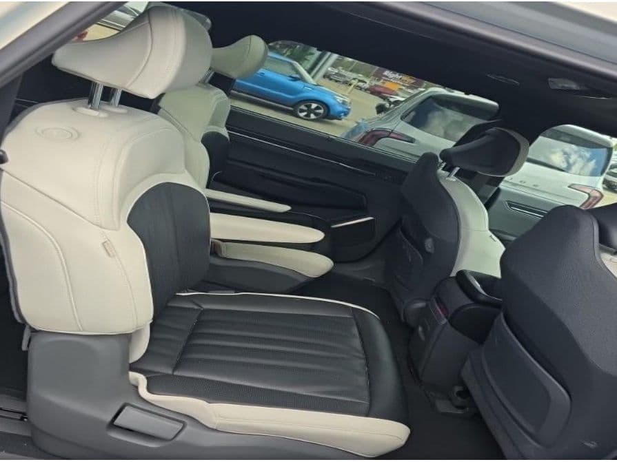 2024 Kia EV9 view 6